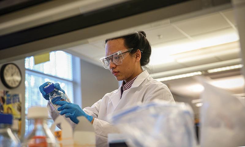 Nhan Huynh performs cancer biology research
